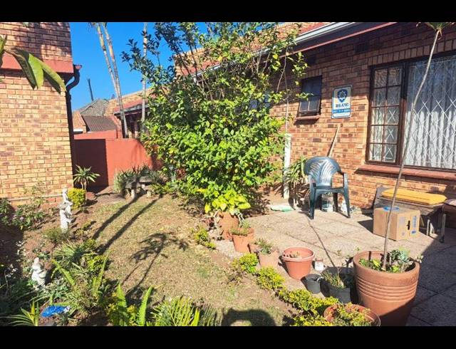 2 BEDROOM SIMPLEX FOR SALE IN MONTCLAIR